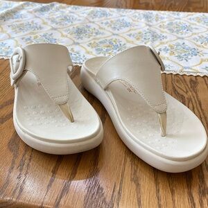 Vionic Activate RX sandal. Size 7. Bone color. New condition.